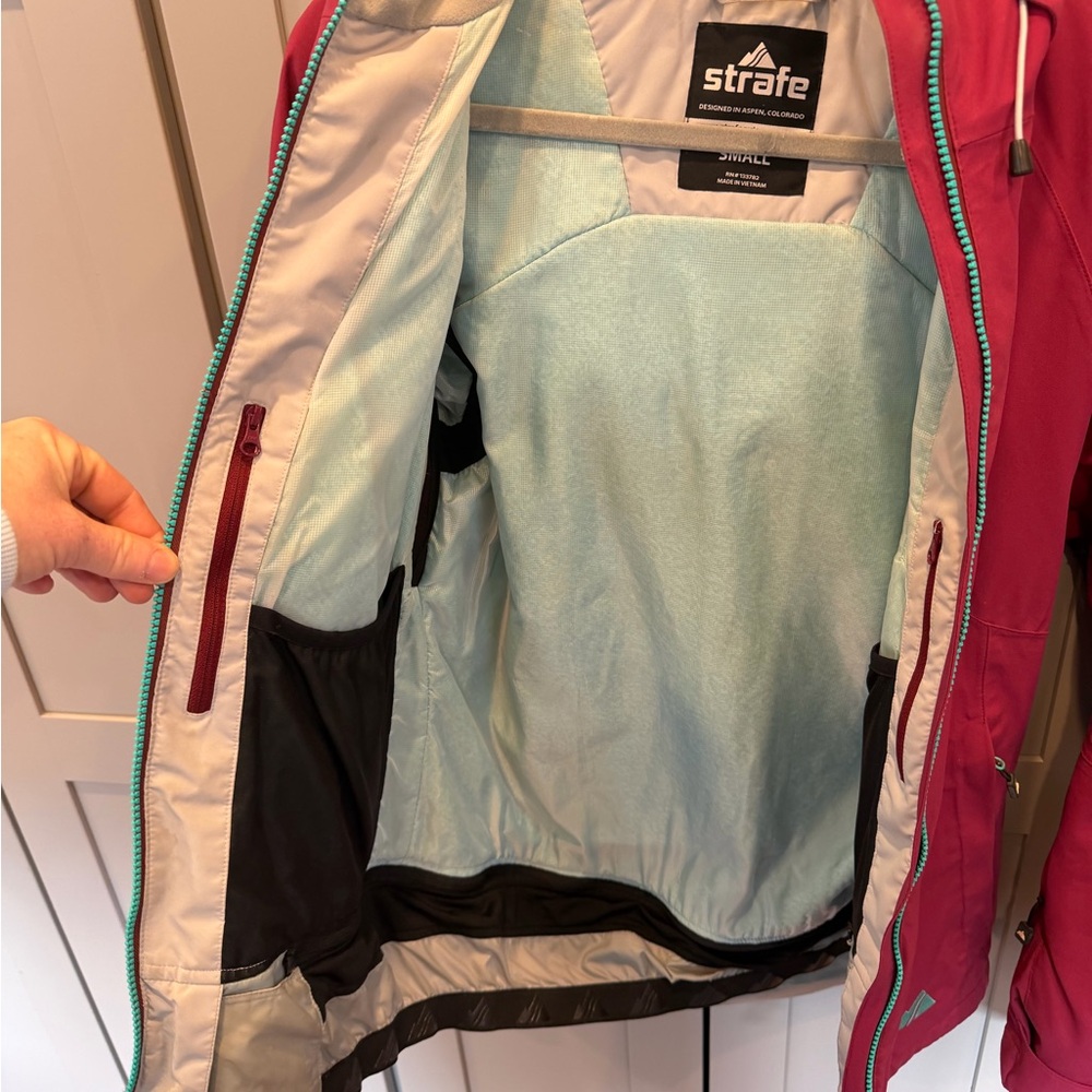 Women's cranberry/ pink Strafe ski jacket - Picture 4 of 5